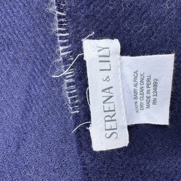Serena & Lily bedding, 100% Baby alpaca throw - Picture 3 of 4